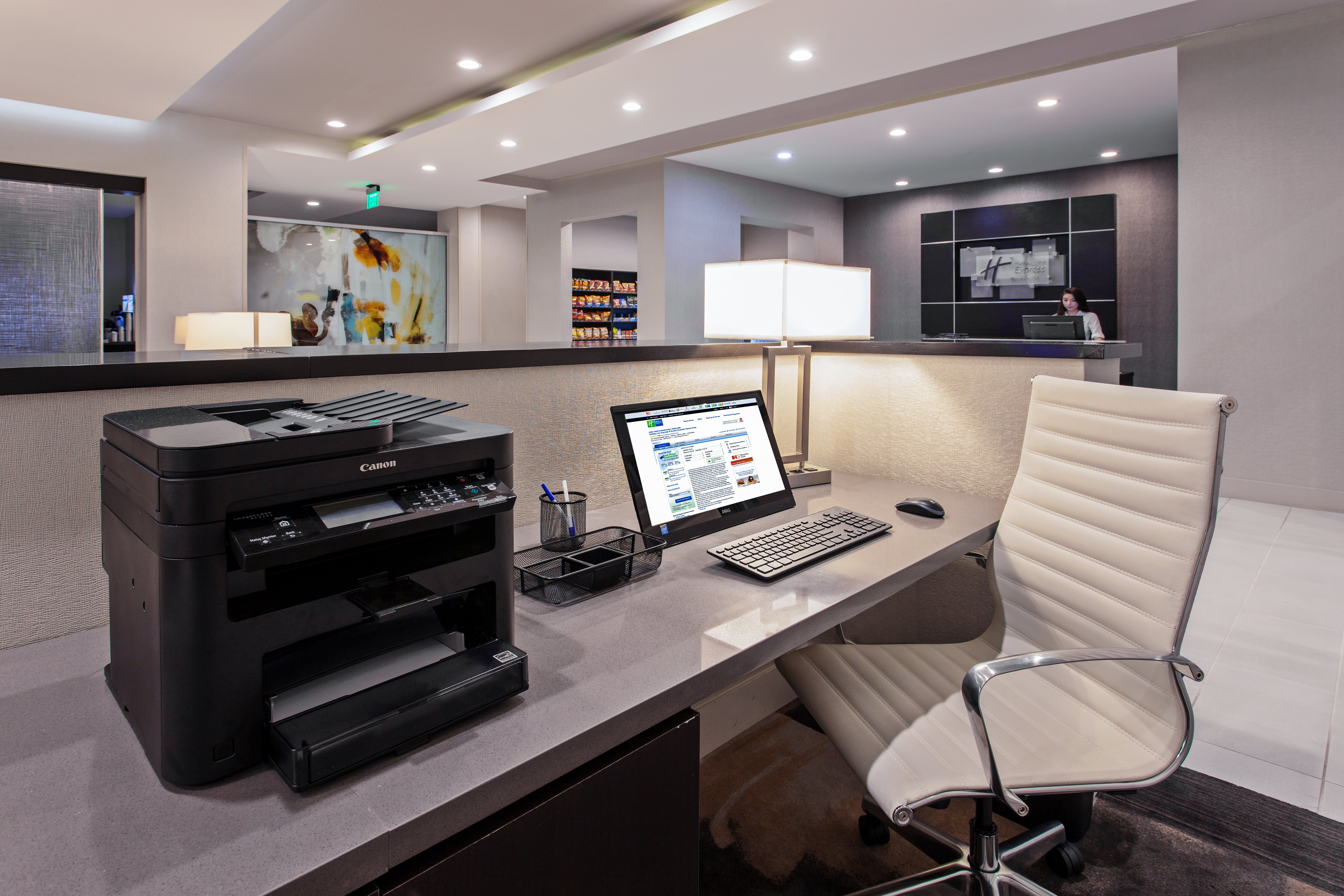 Holiday Inn Express & Suites Anaheim Resort Area 53/58