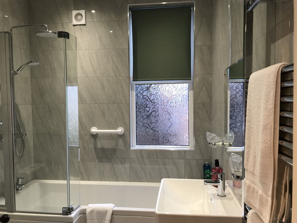 Bowden Lodge Hotel 49/50