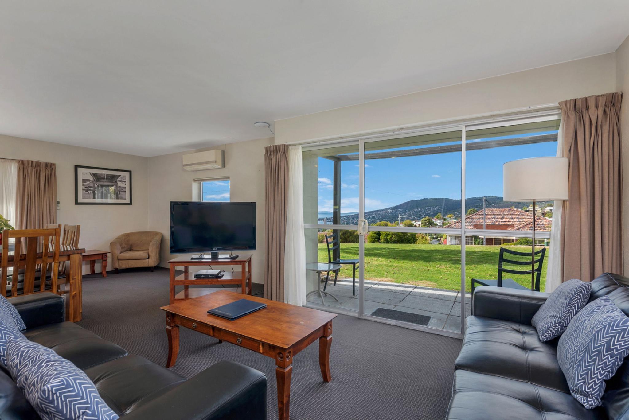 2 Bedrooms, Superior