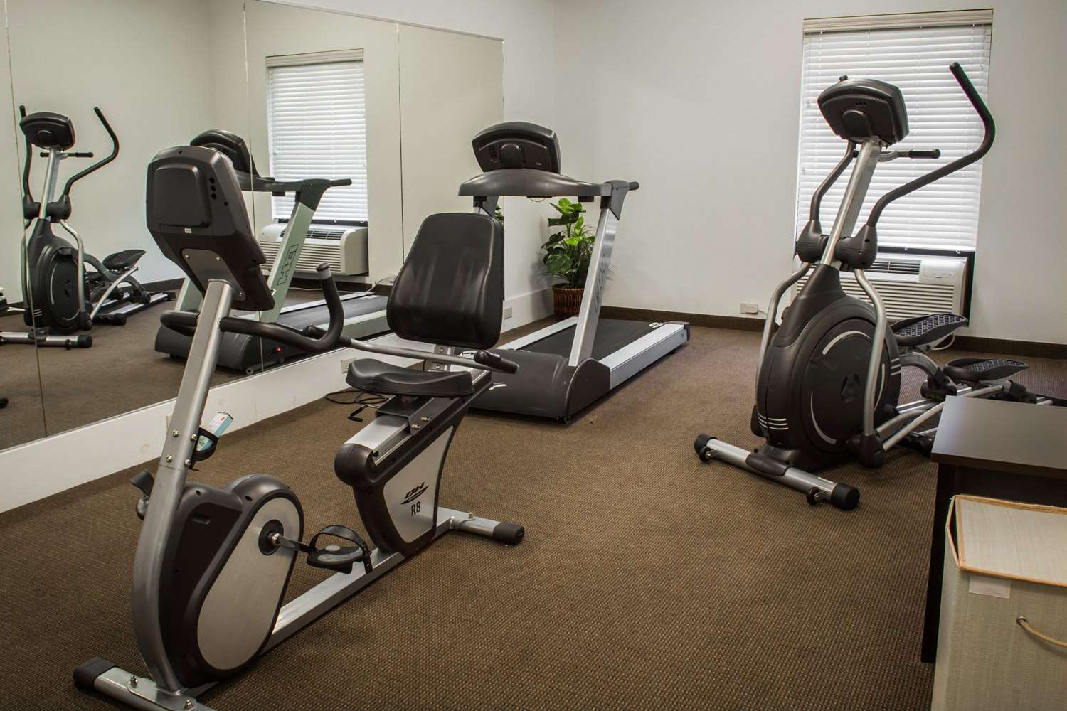 Sleep Inn & Suites Harbour Pointe VA 8/20