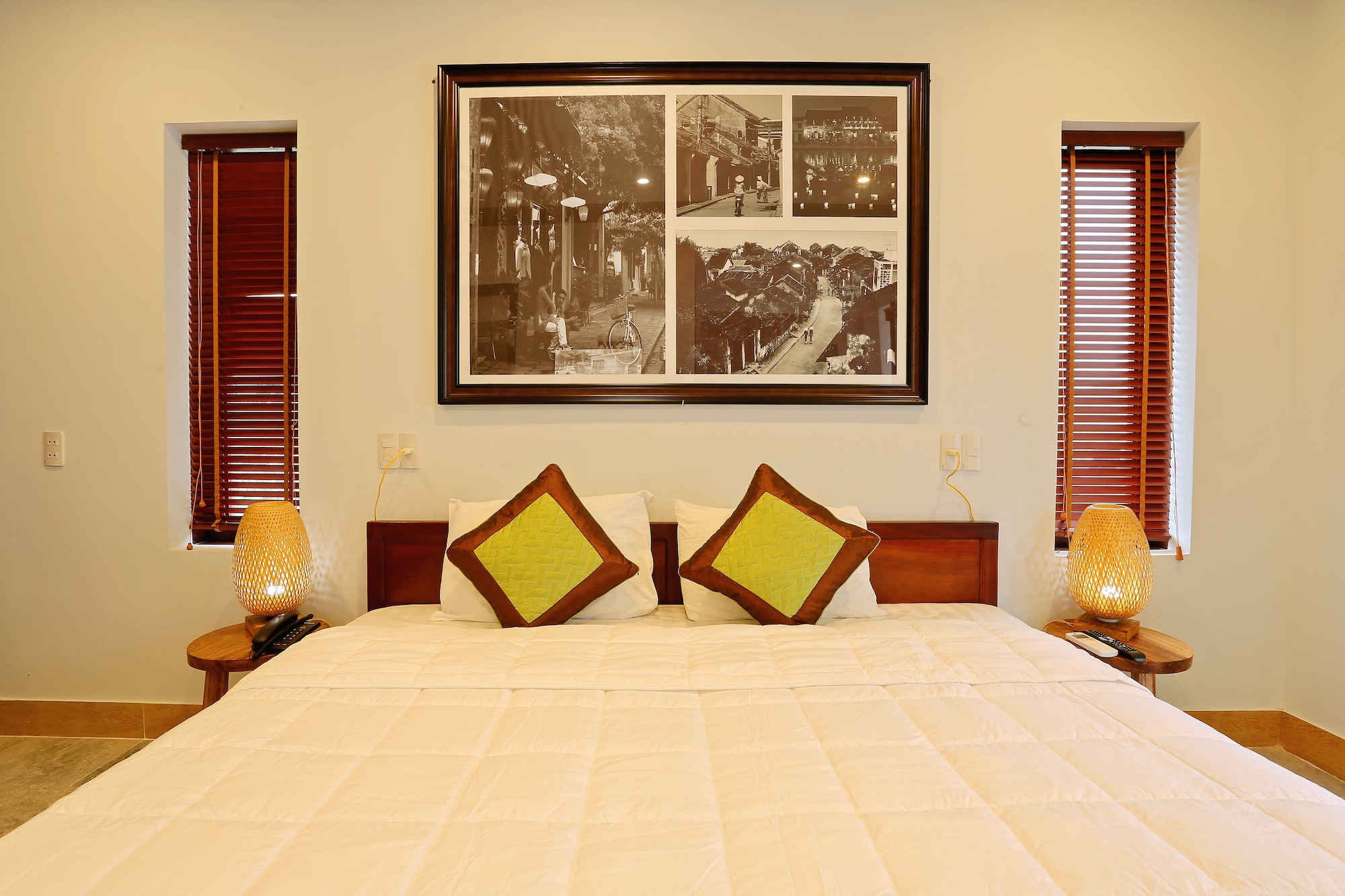 SUITE, DOUBLE OR TWIN BED