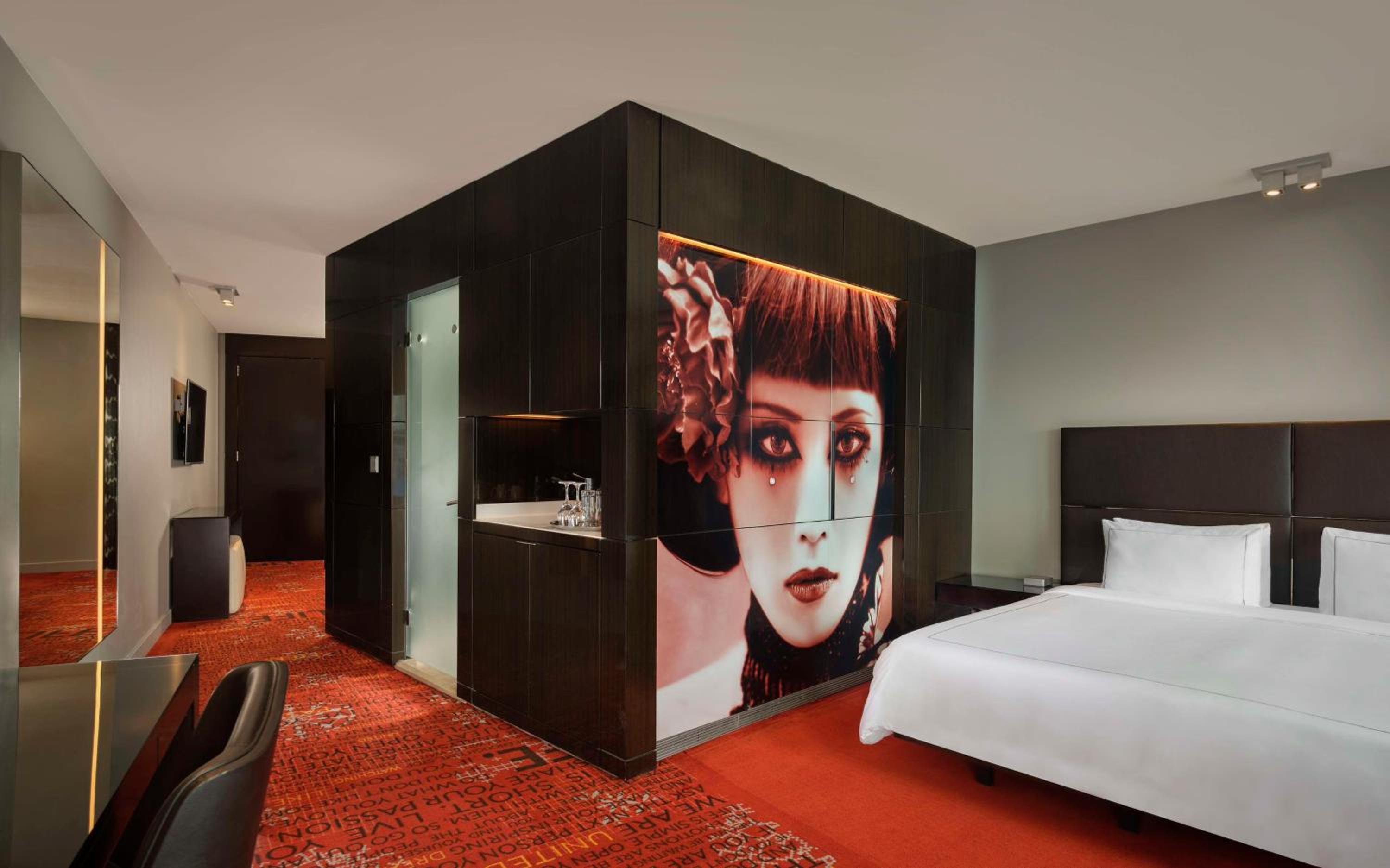 Studio, Queen Bed, Big Ben View
