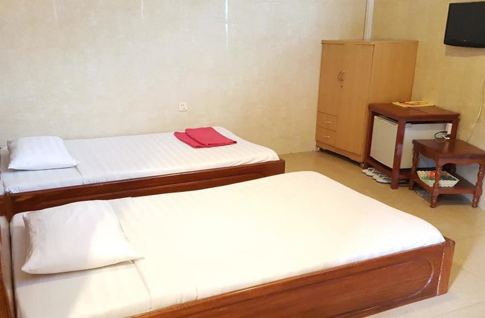 ROOM, TWIN BEDS, WITH FAN