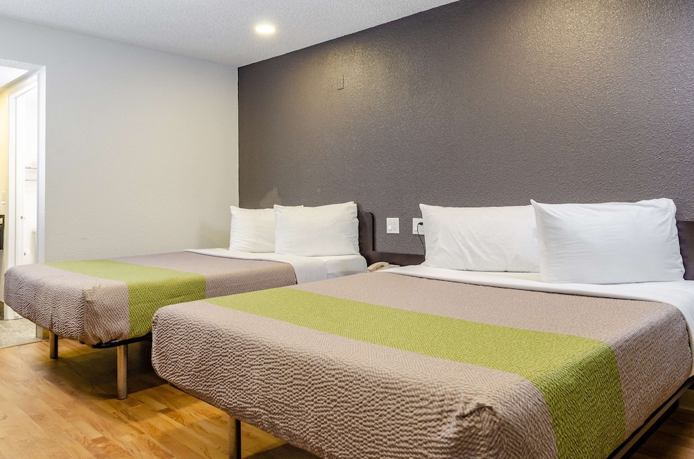 Studio6 Fresno, CA - Extended Stay 18/37