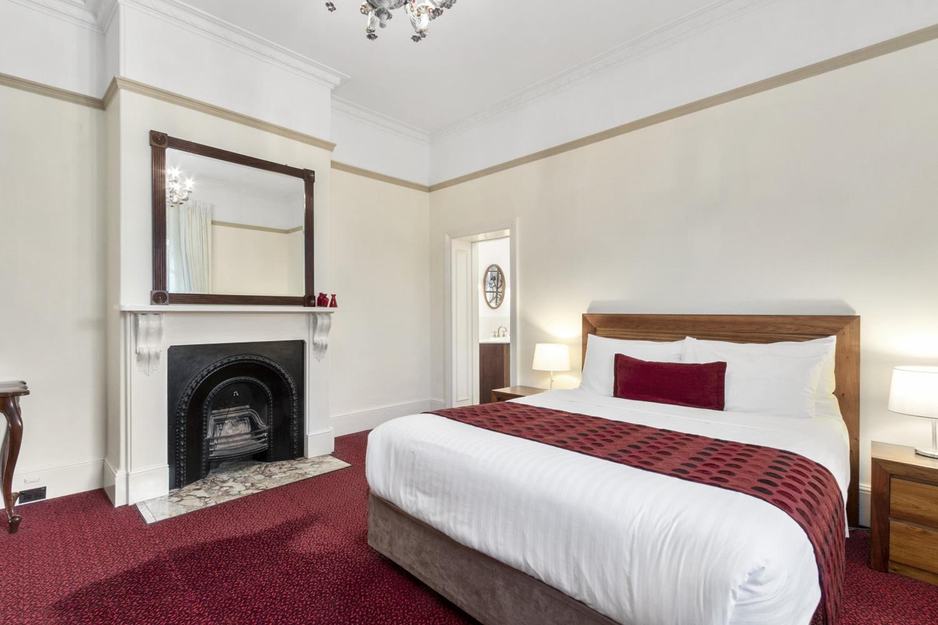 3 Bedrooms, Home