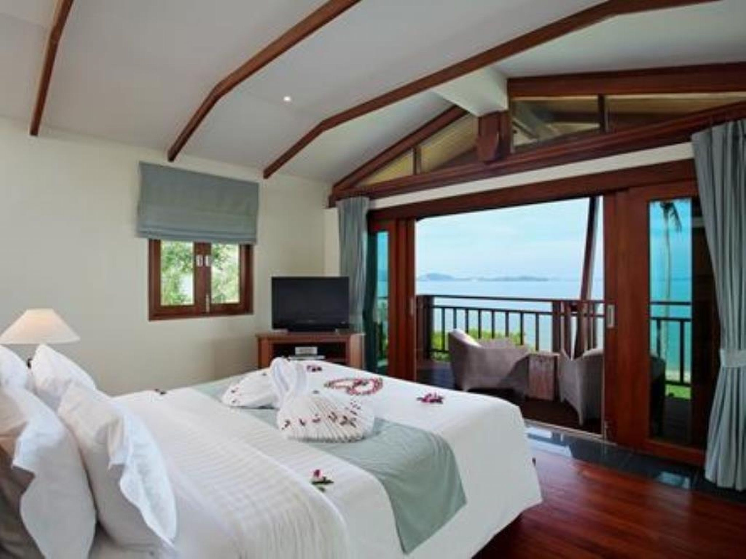 3 Bedroom Grand Beachfront Pool Villa
