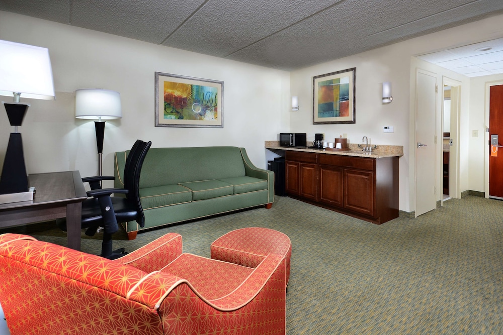 Hampton Inn Raleightown of Wake Forest 40/57
