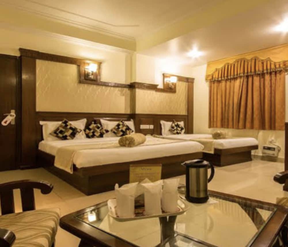 Aster Inn Hotel 30/37