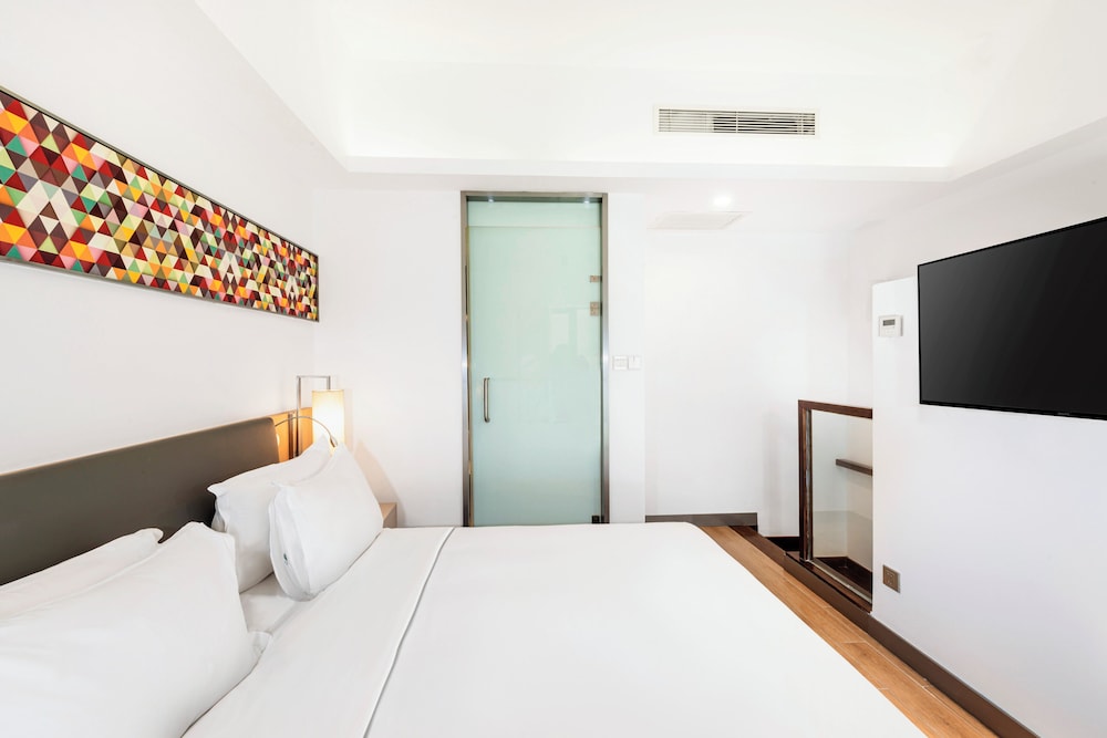 1 Bedroom, Penthouse, Suite, King Bed, Sea View, Balcony