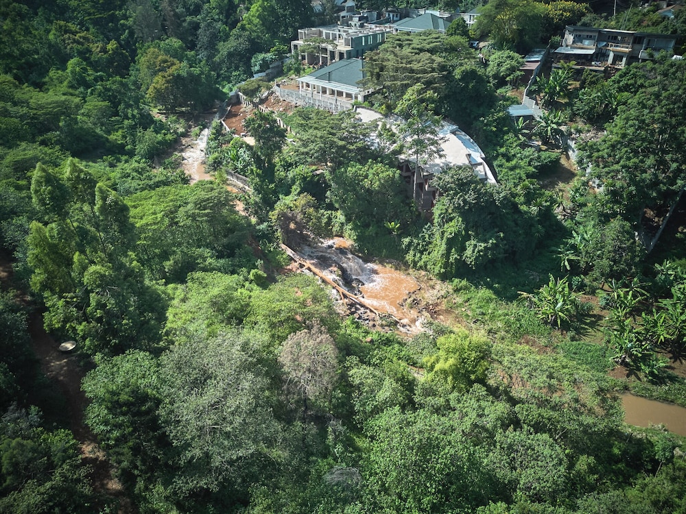Villa Rock Stop Falls B & B 39/50