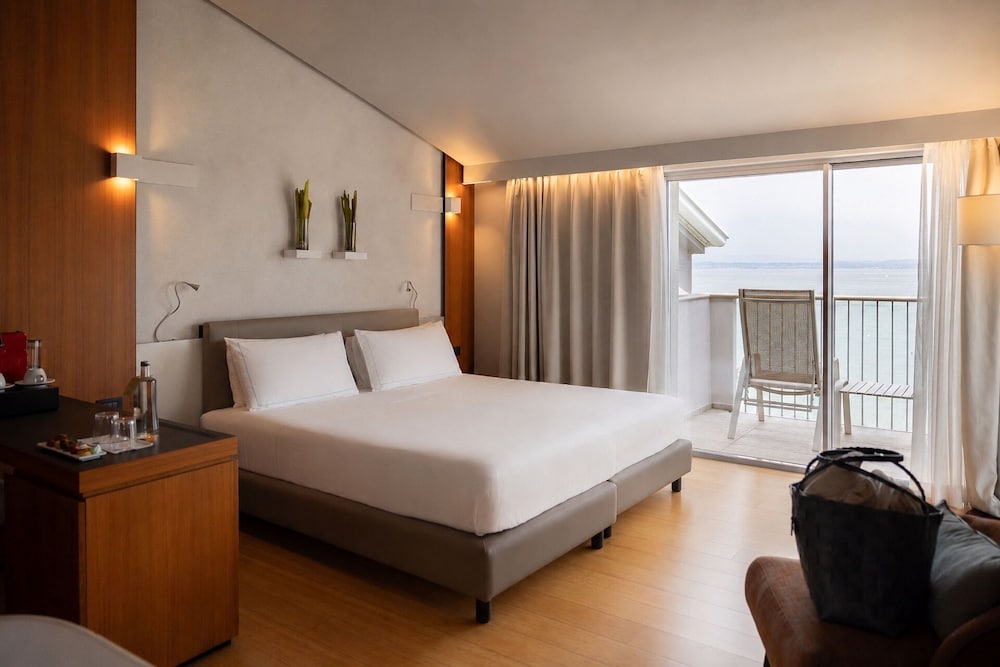 Wellness, Junior Suite, Queen Bed, Lake View