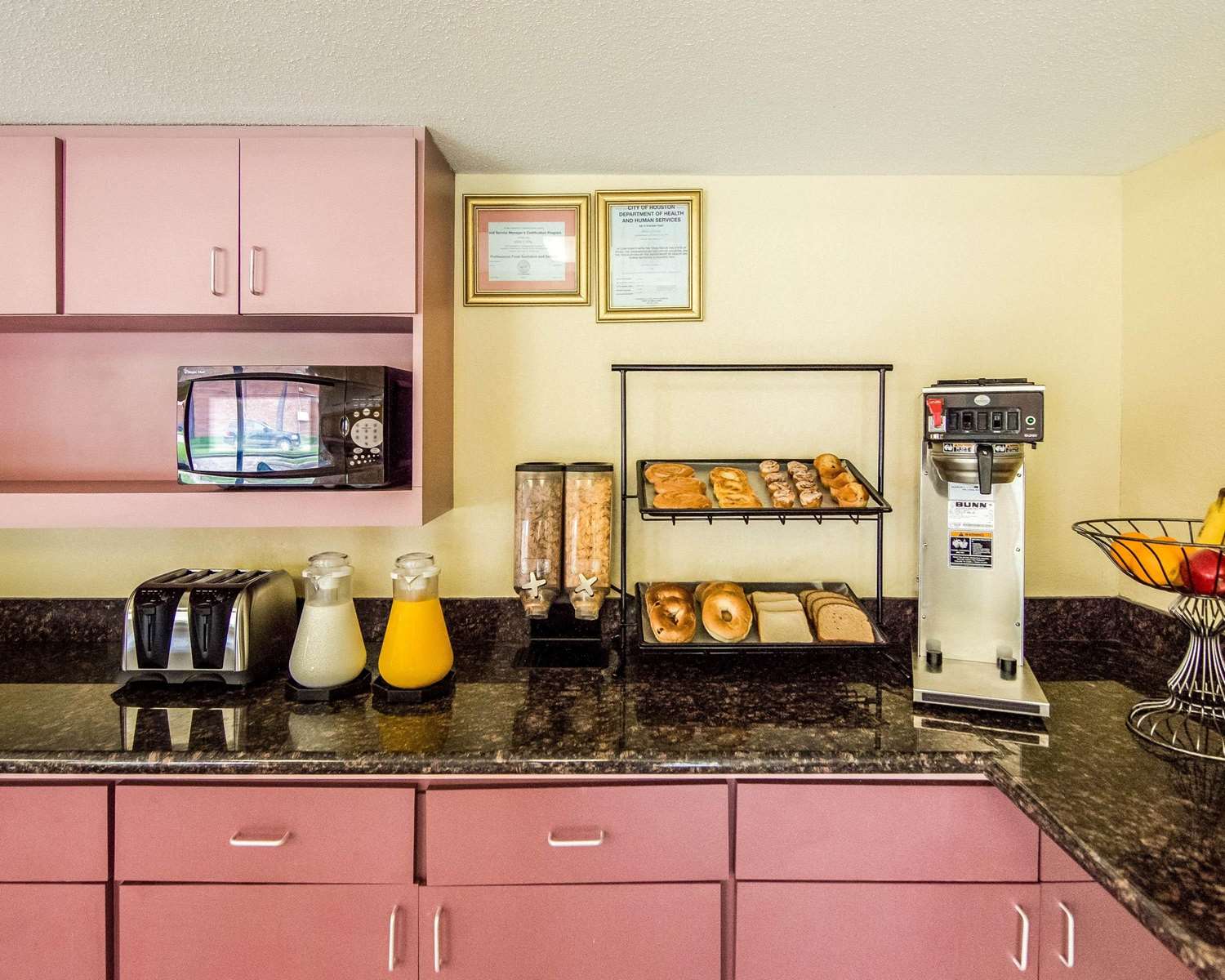 Rodeway Inn & Suites Hwy 290 NW 14/14