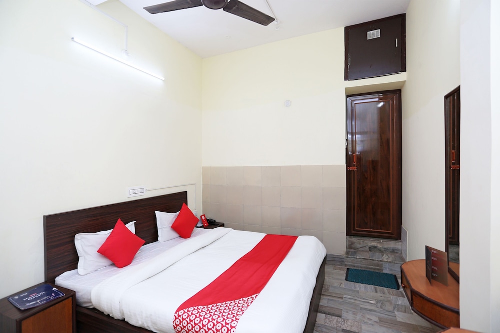 Oyo 26808 Shree Ram Residency 14/32