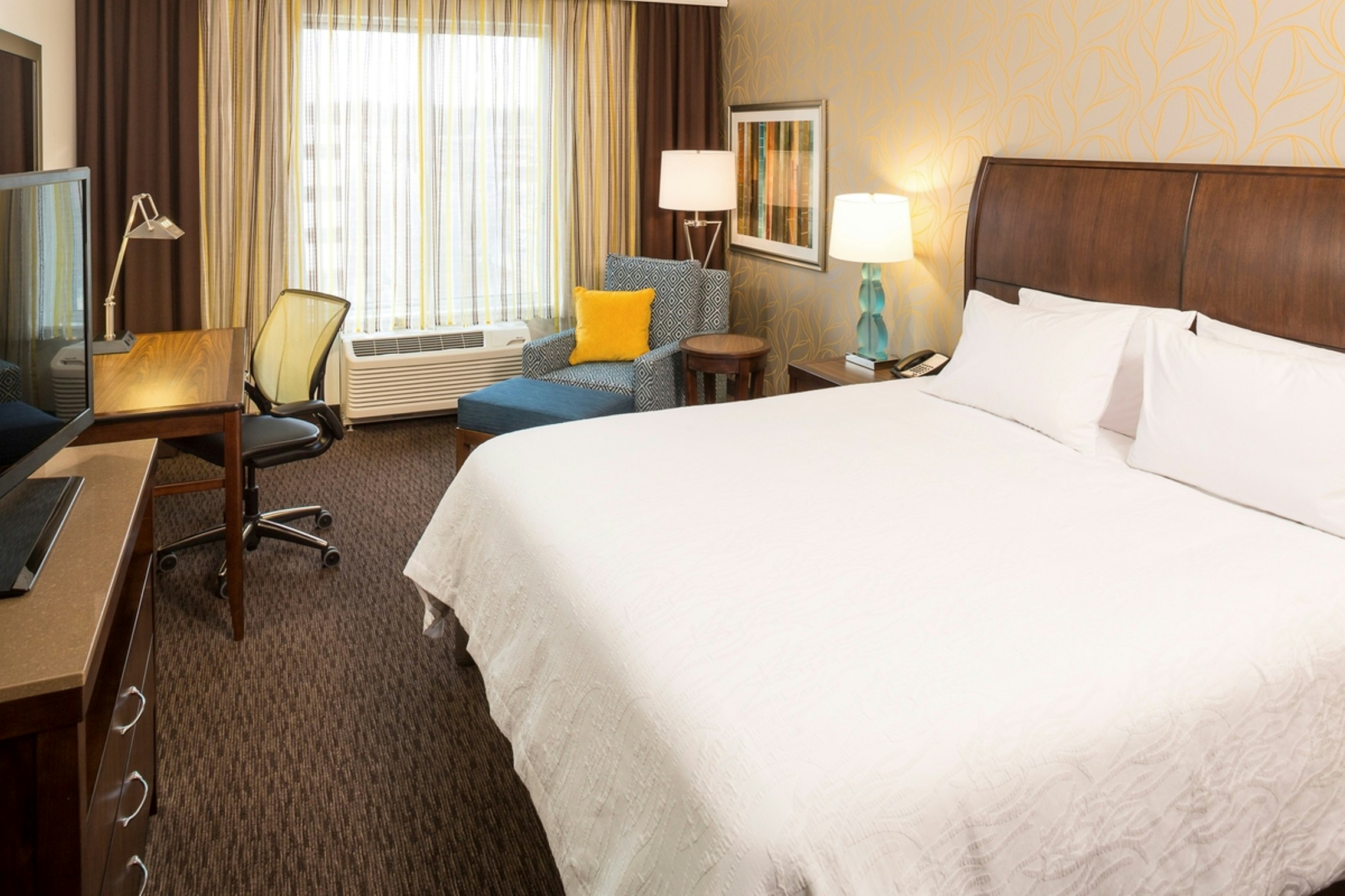 ROOM, KING BED
