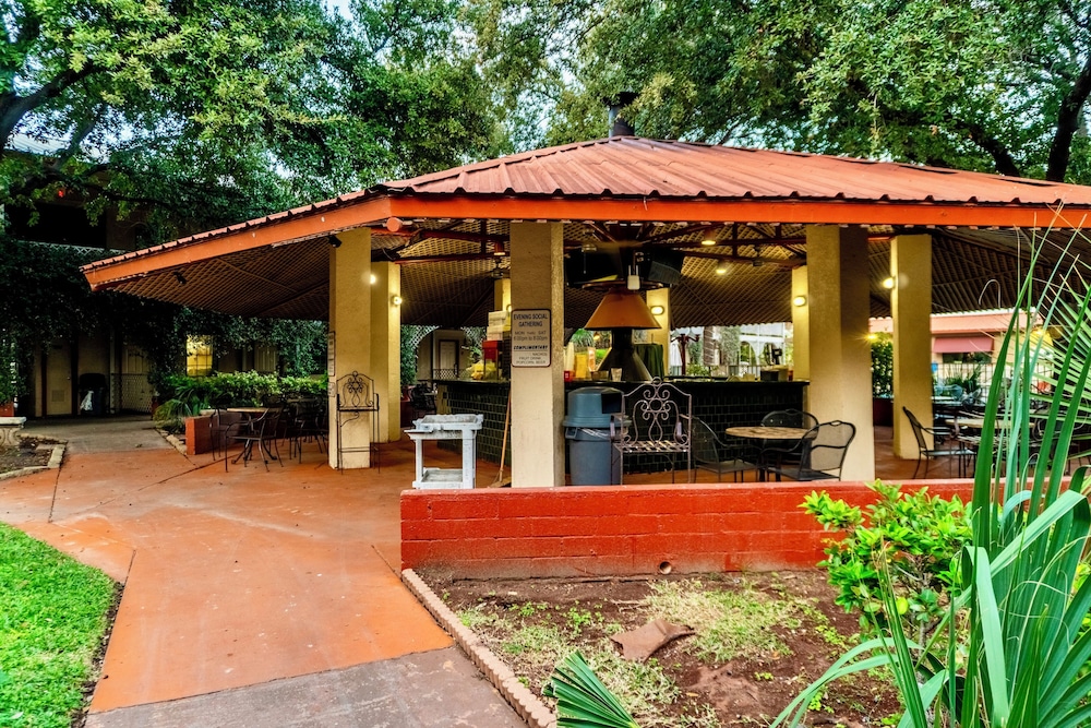 Family Garden Inn Suites 4/50
