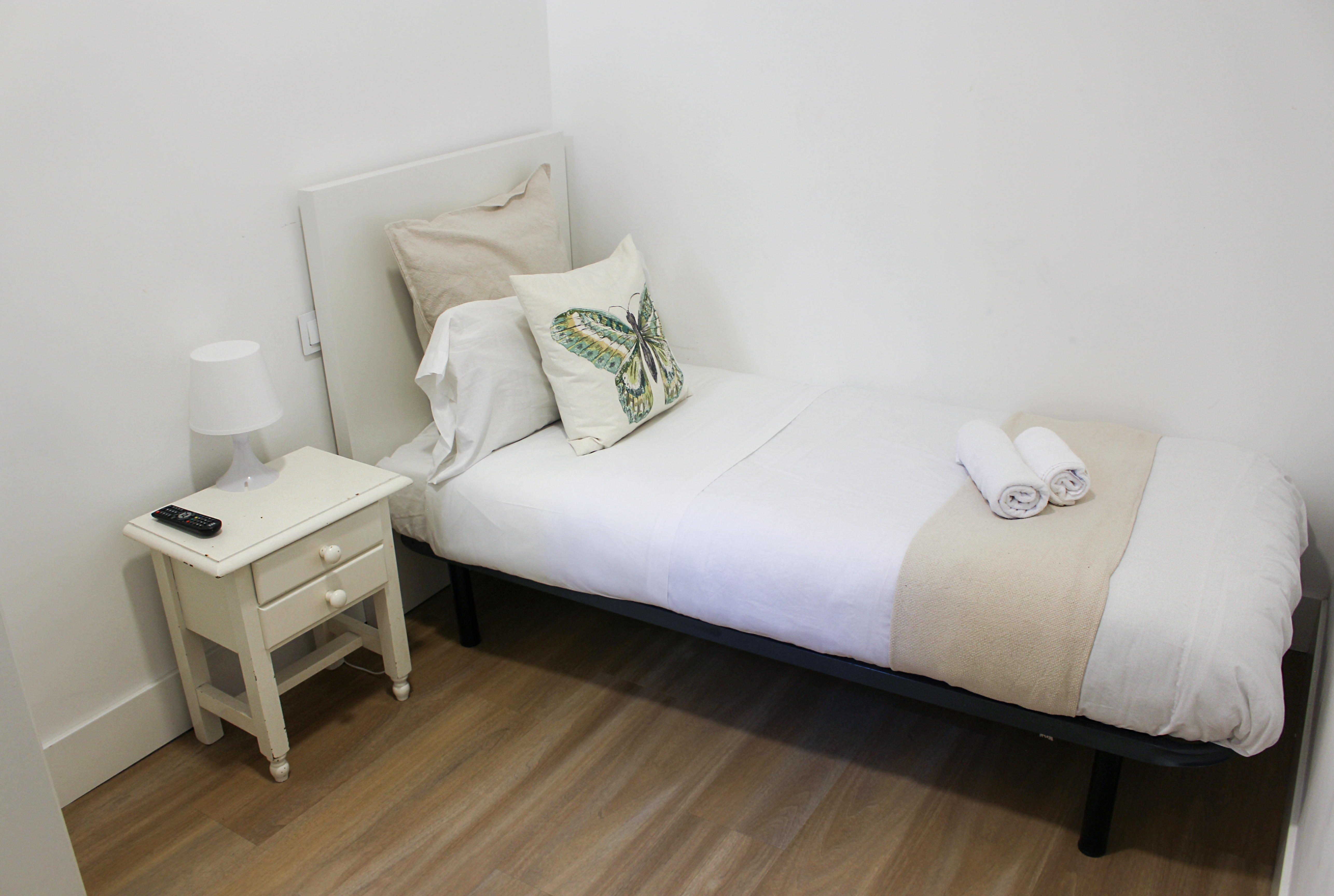 Room, Single, Shared Bathroom