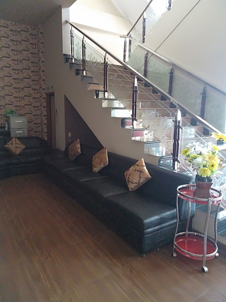 Malang City Boulevard Homestay And Resto 36/55