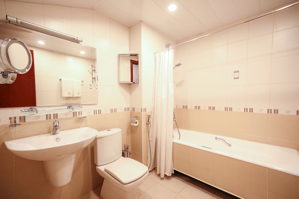 Latar Hotel Complex 66/67