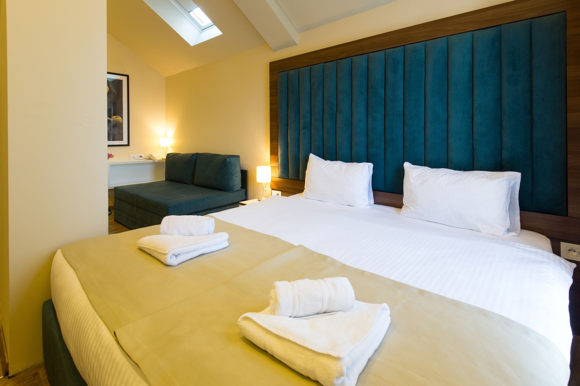 SUPERIOR, DOUBLE OR TWIN BED