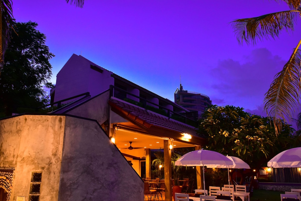 White Sand Beach Hotel Hua Hin 12/70