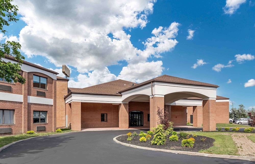 Comfort Suites Buffalo Airport 3/25