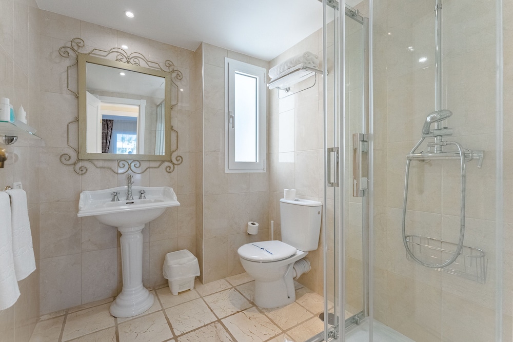 جناح سوبيريور بسريرين كينج بغرفتي نوم بحوض جاكوزي، Flamingo Suites 6/9