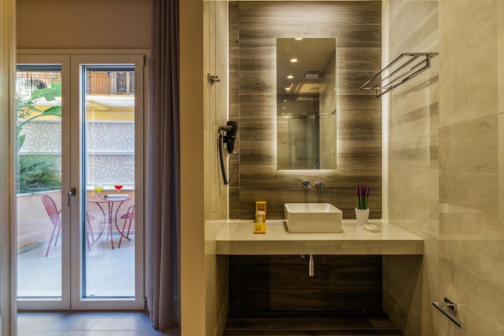 Ionian Plaza Hotel 50/50