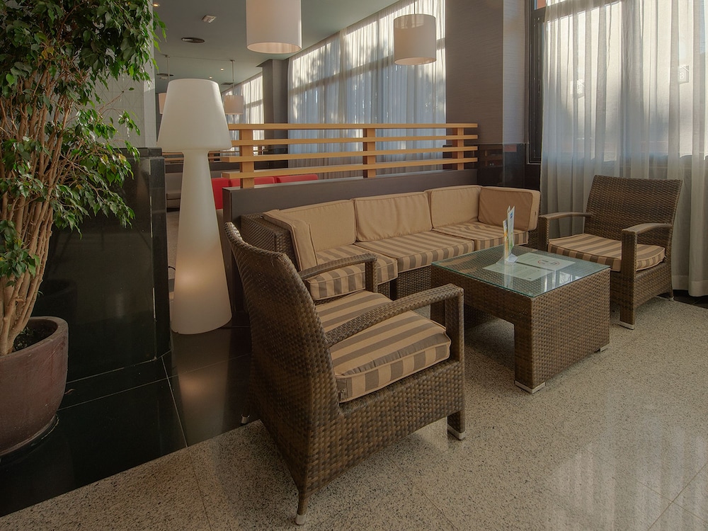 Fuengirola Beach Aparthotel 31/48