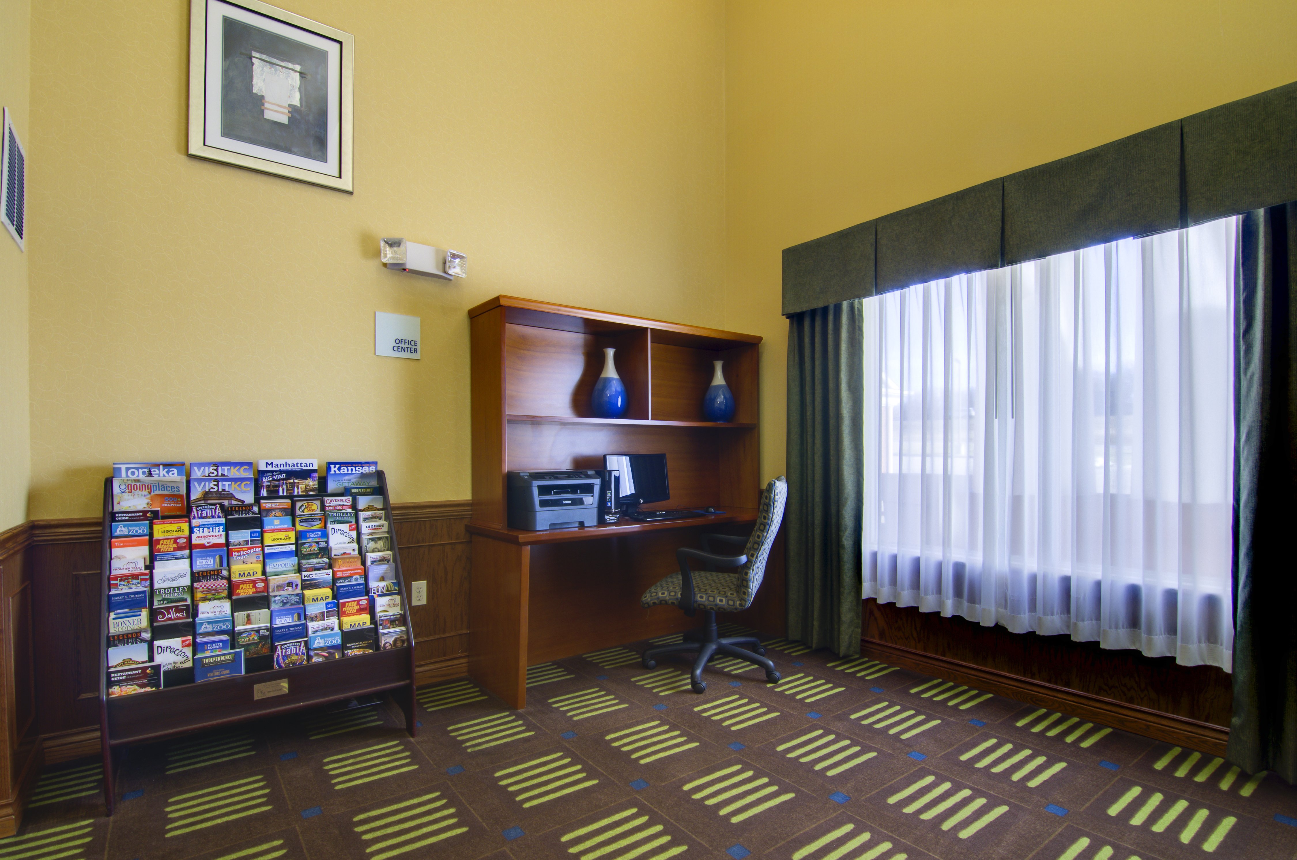 Holiday Inn Express Hotel Amp Stes Kansas City Sports Complex 54/55