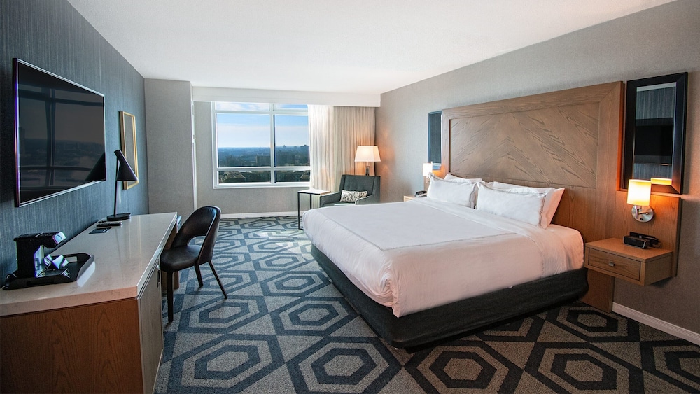 Deluxe, King Bed, Sofa, Augustus Tower