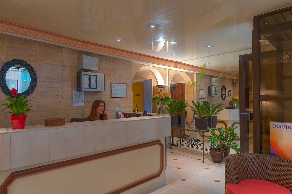 Hotel de l Alma 8/64