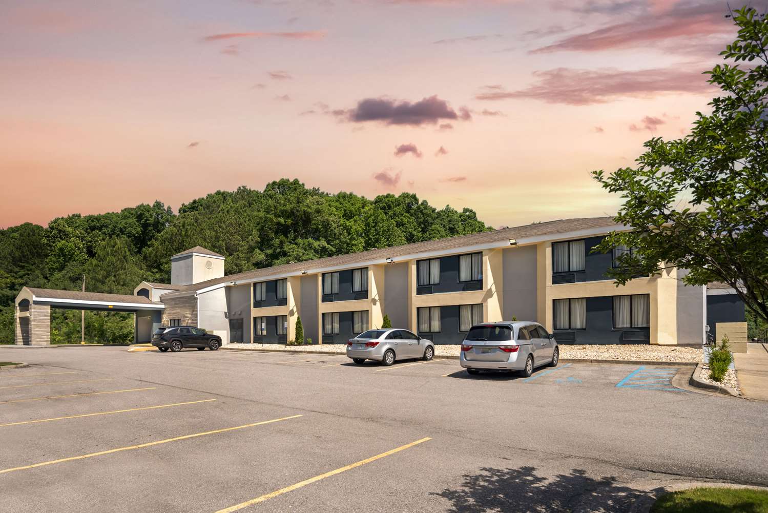 Rodeway Inn Tuscaloosa near University 14/17