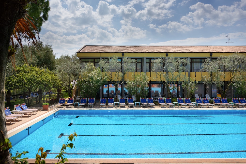 Sport Hotel Olimpo 41/65