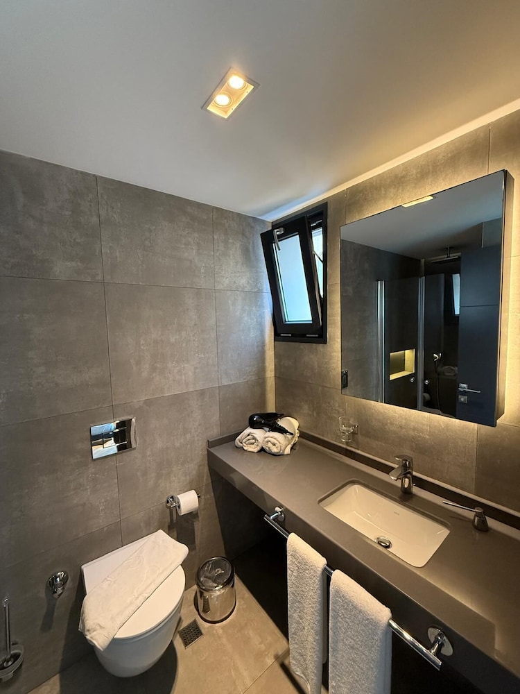 Z-Suites 50/50