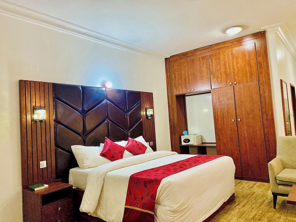 غرفة تنفيذية بسرير كينج، Reiz Continental Hotel Abuja 3/4