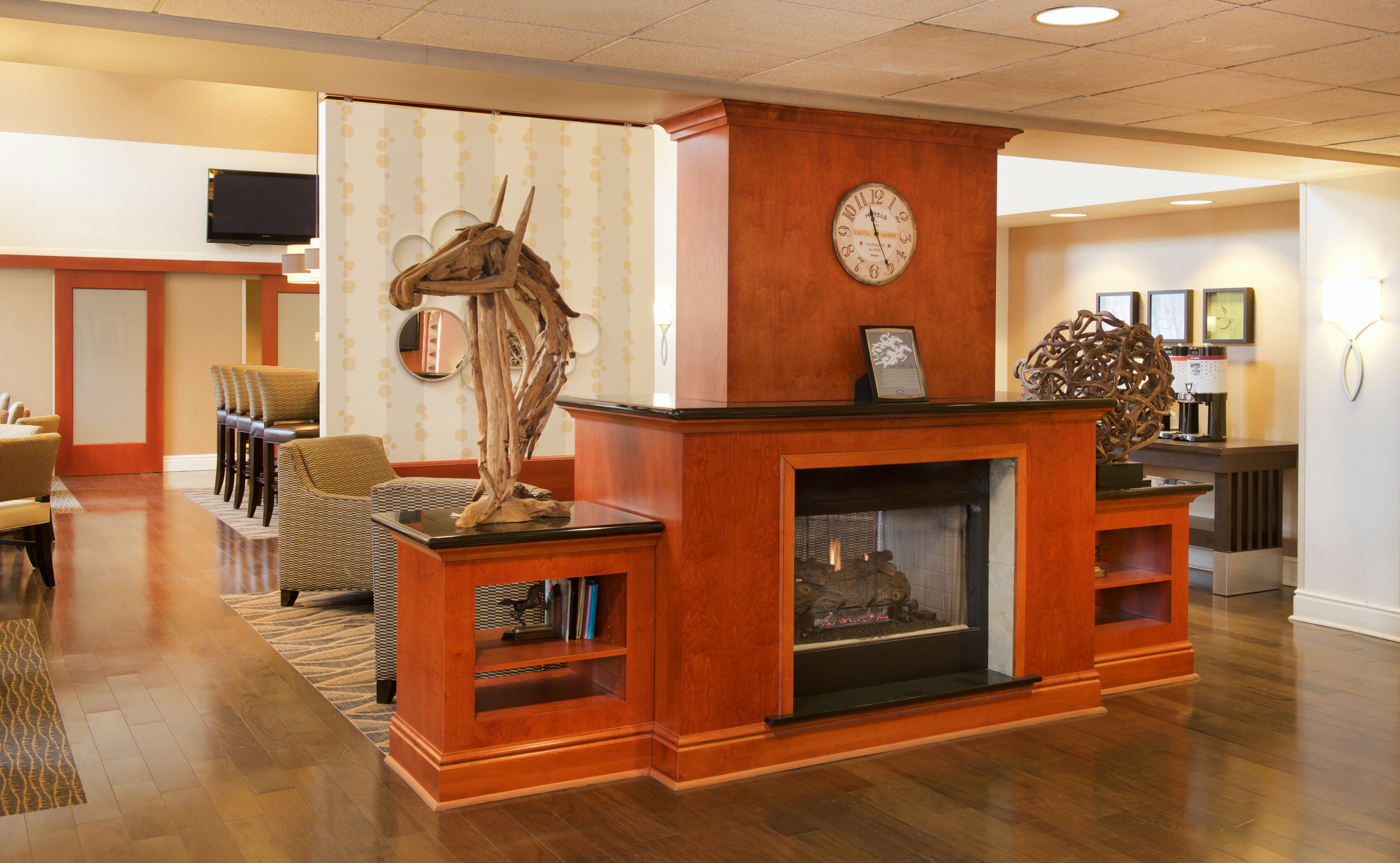 Hampton Inn and Suites Pittsburgh Meadow Lands 6/47