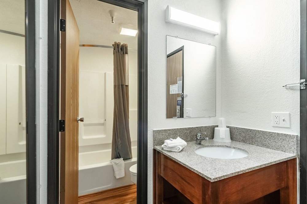 Motel6 Naperville, IL 43/44