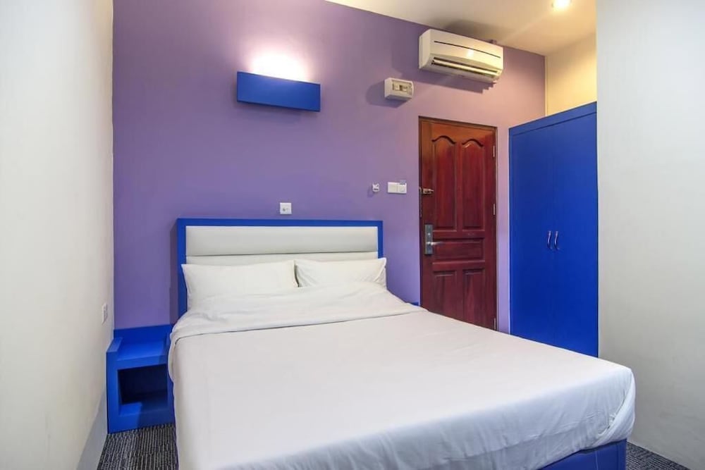 D'MERLION HOTEL 13/55