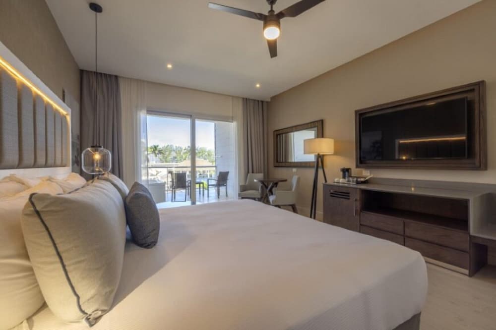 Diamond Club, Junior Suite, Luxury, King Bed, Ocean View, Hot Tub, Terrace