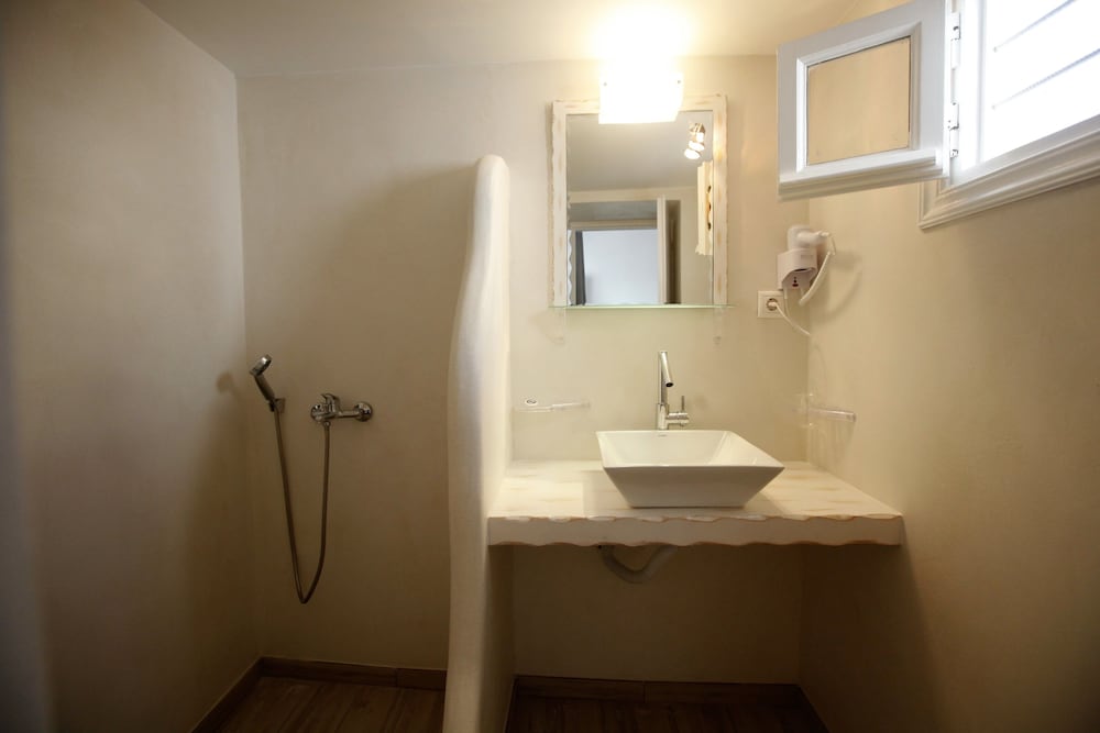 Nikos Rooms 42/50
