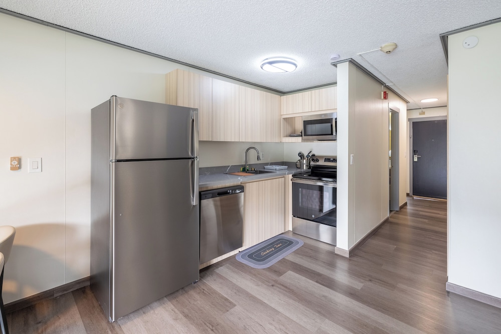 Interurban Suites Hotel, a Dazzler Select by Wyndham 33/69
