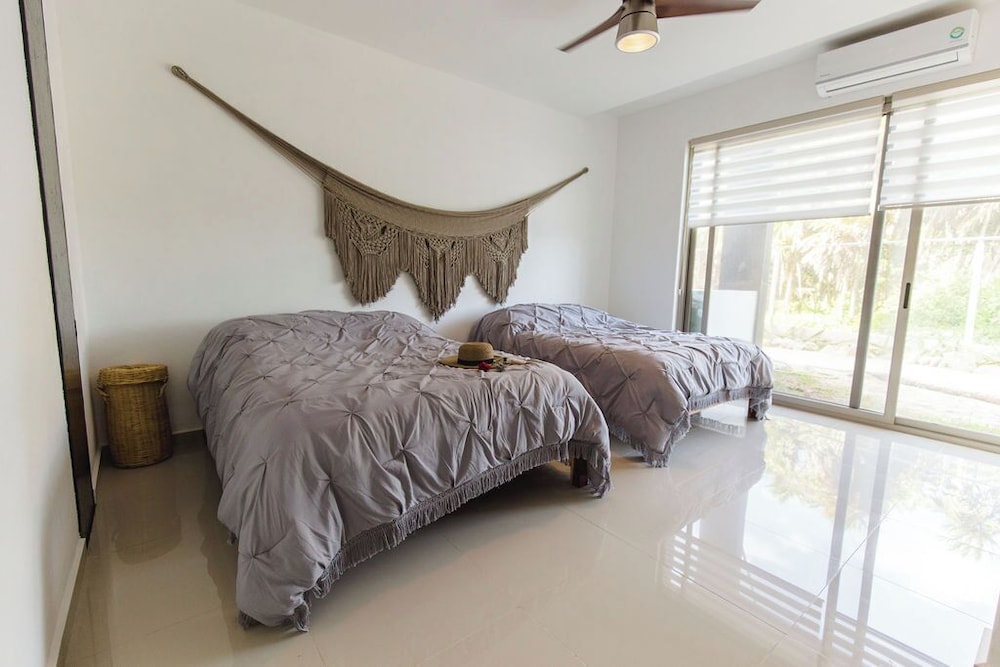 Angelina 28 Beachfront by Nah Hotels 24/53