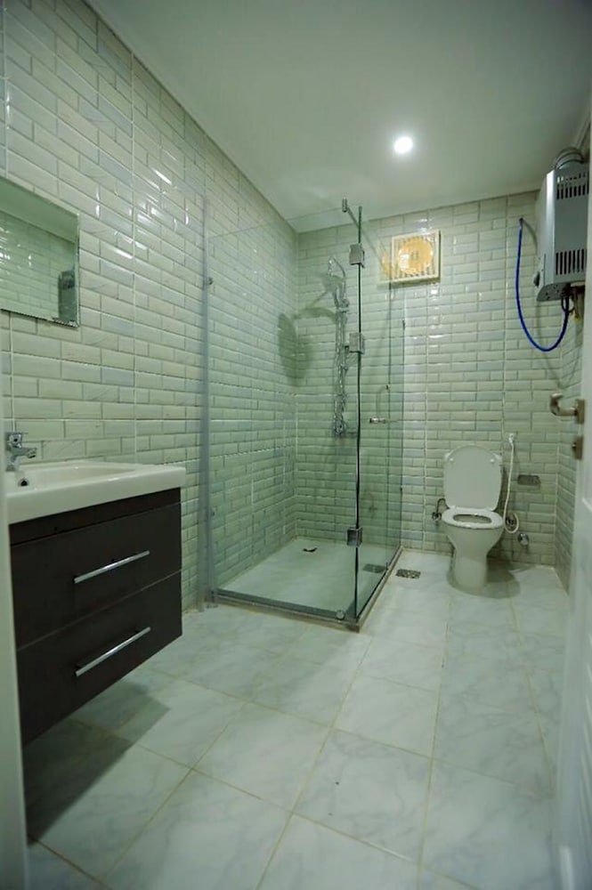 Azar Hotel 24/24