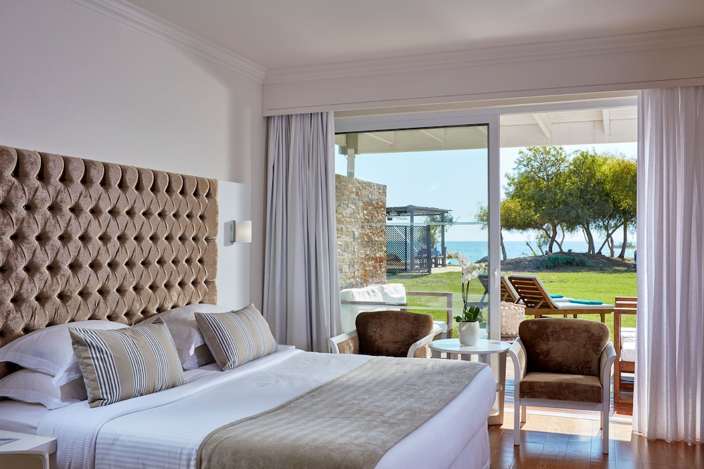 Grecian Bay Hotel 26/75