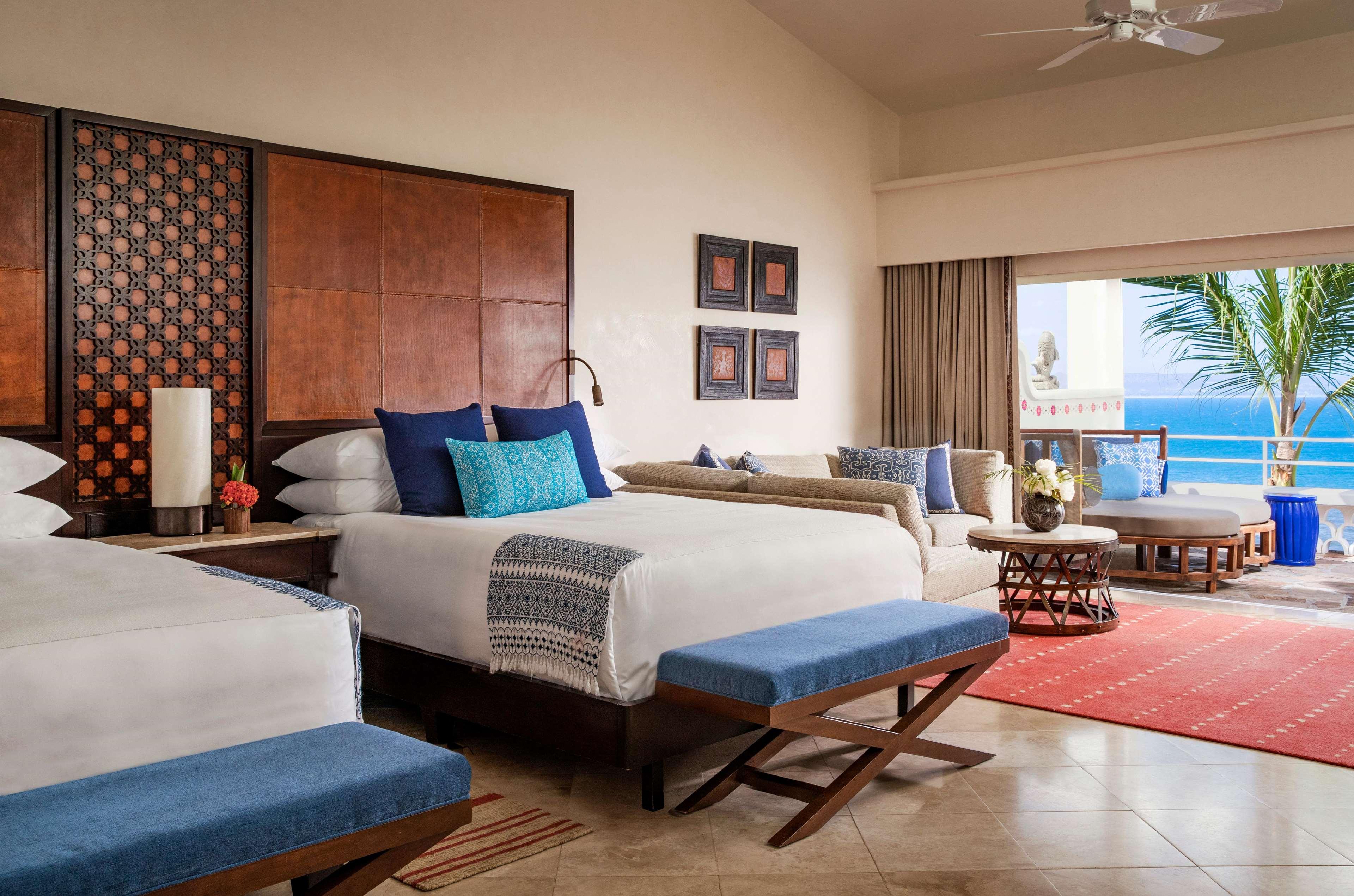 PALMILLA, QUEEN BED, OCEAN FRONT