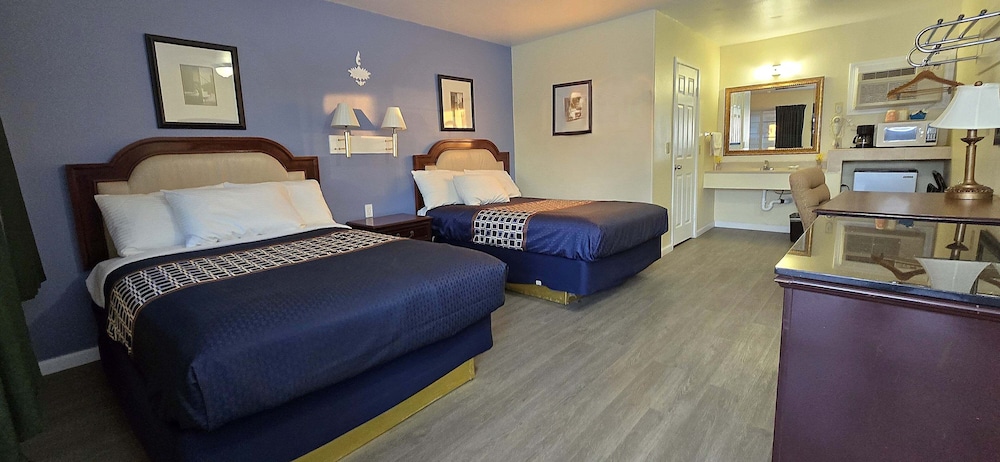 غرفة قياسية بسريرين مزدوجين، Rodeway Inn & Suites Blythe I-10, CA 2/10