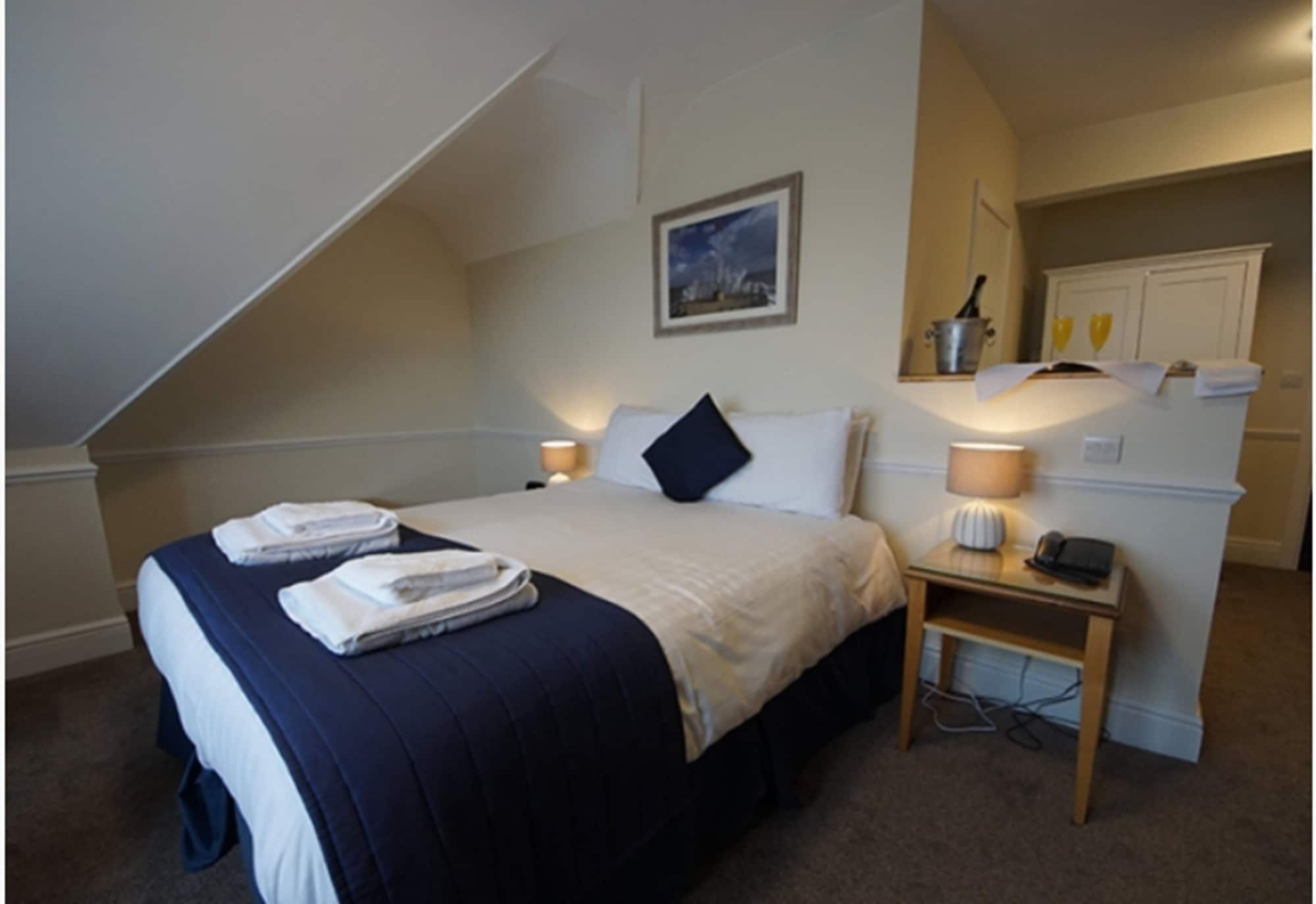 Room, Double Bed, Inland View