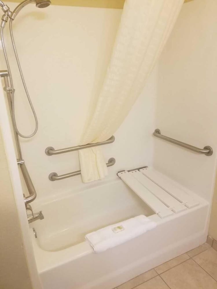 Cobblestone Inn &amp; Suites -- Hartington, NE 12/39
