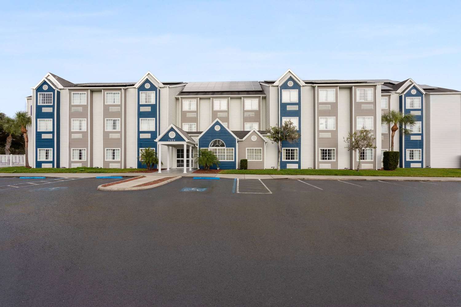 Microtel Inn Suites By Wyndham Zephyrhills 43/48