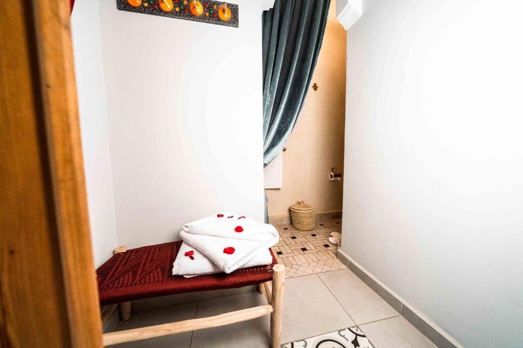 Riad Kiyanjana 17/43